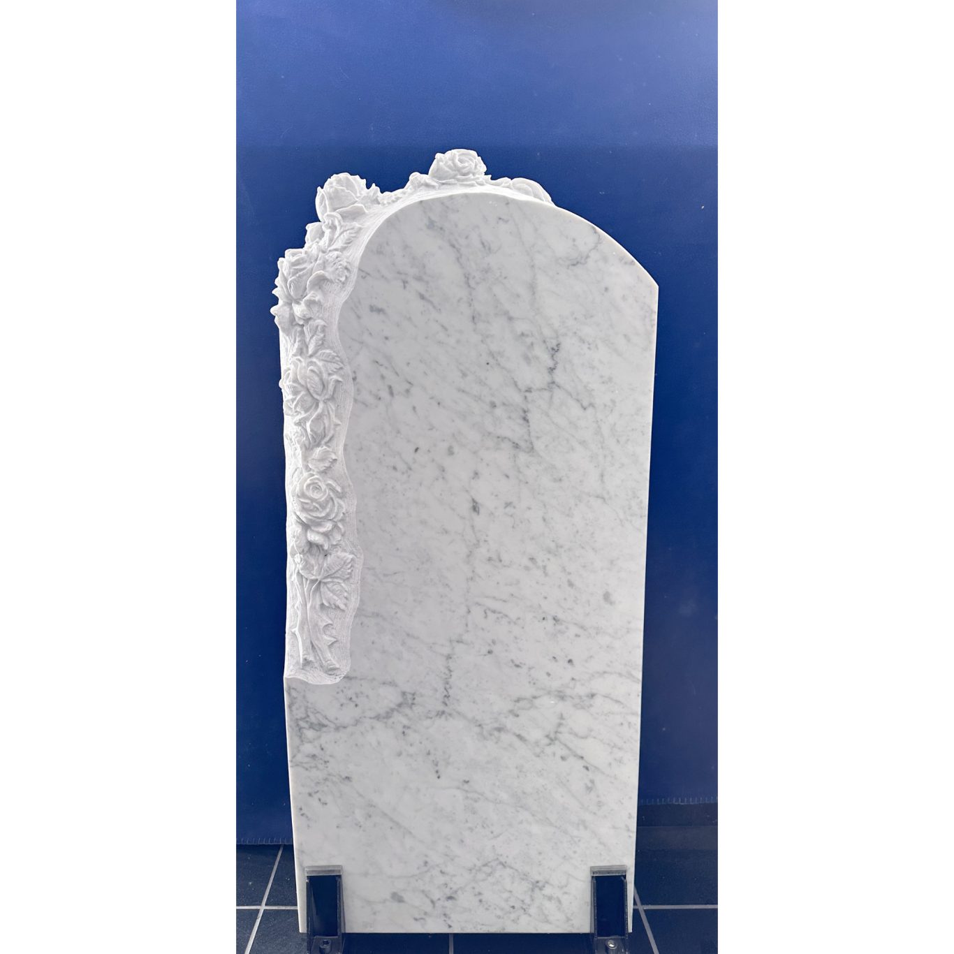 Carrara Marmor mit Eckrose